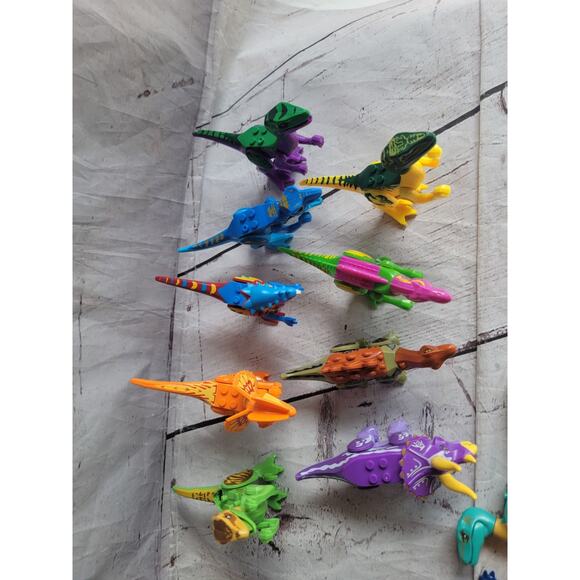 11 Dinosaur Building Bricks and Blocks toys 2 Not Complete Unbranded - Picture 2 of 8
